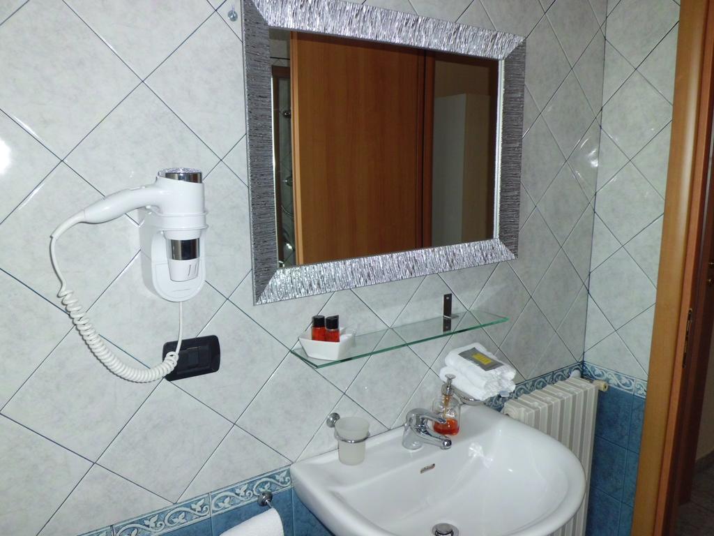 Quarantadue Quindici Hotel Termoli Cameră foto